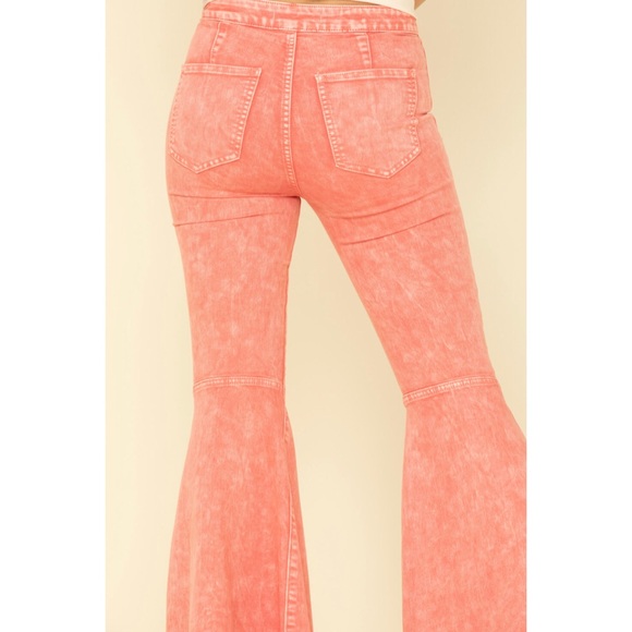 FREE PEOPLE WOMEN'S PINK FLOAT ON FLARE JEANS - Picture 2 of 6